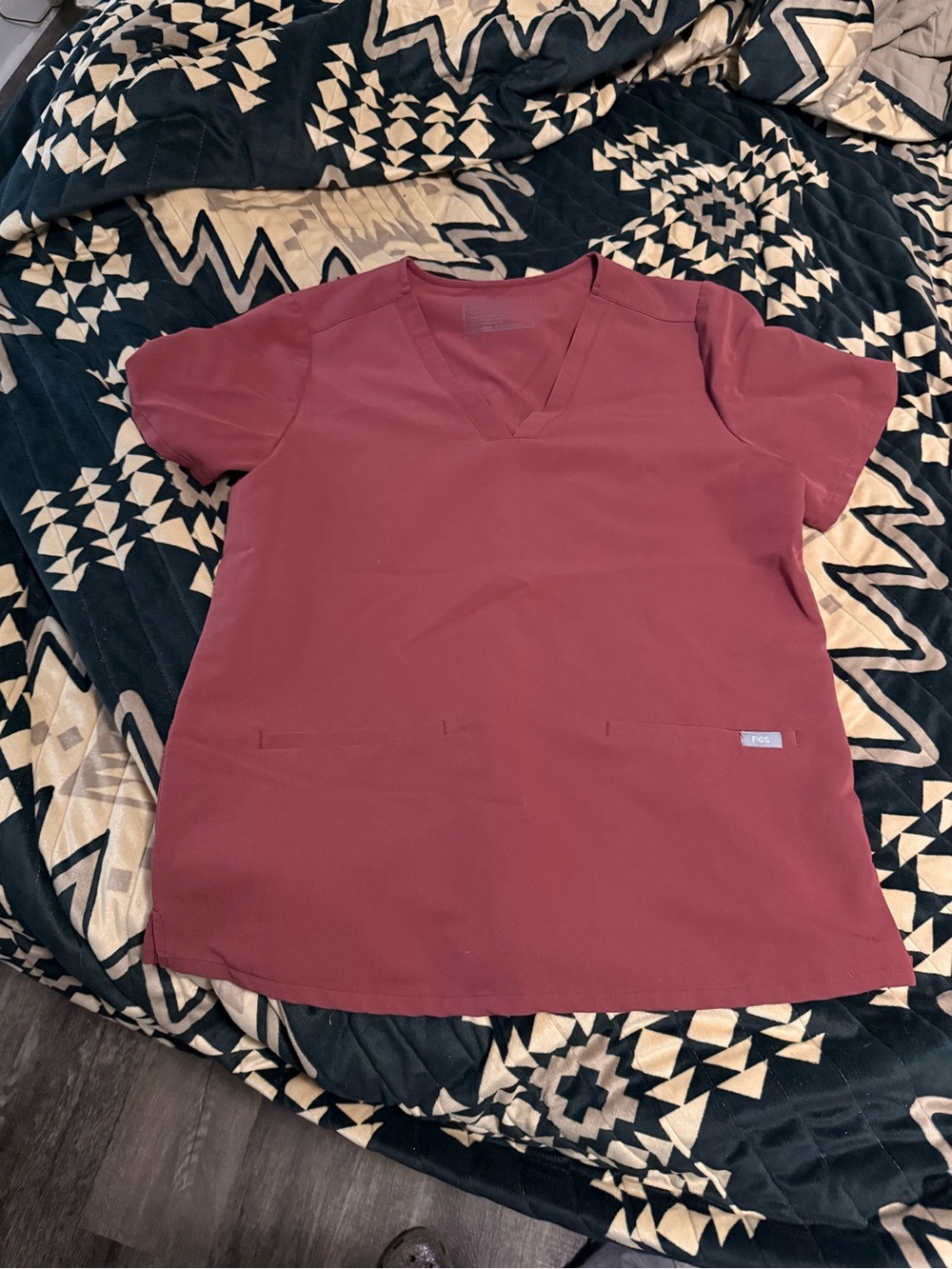 Figs Women's Short Sleeve V-Neck Top size large pants size medium in Burgundy